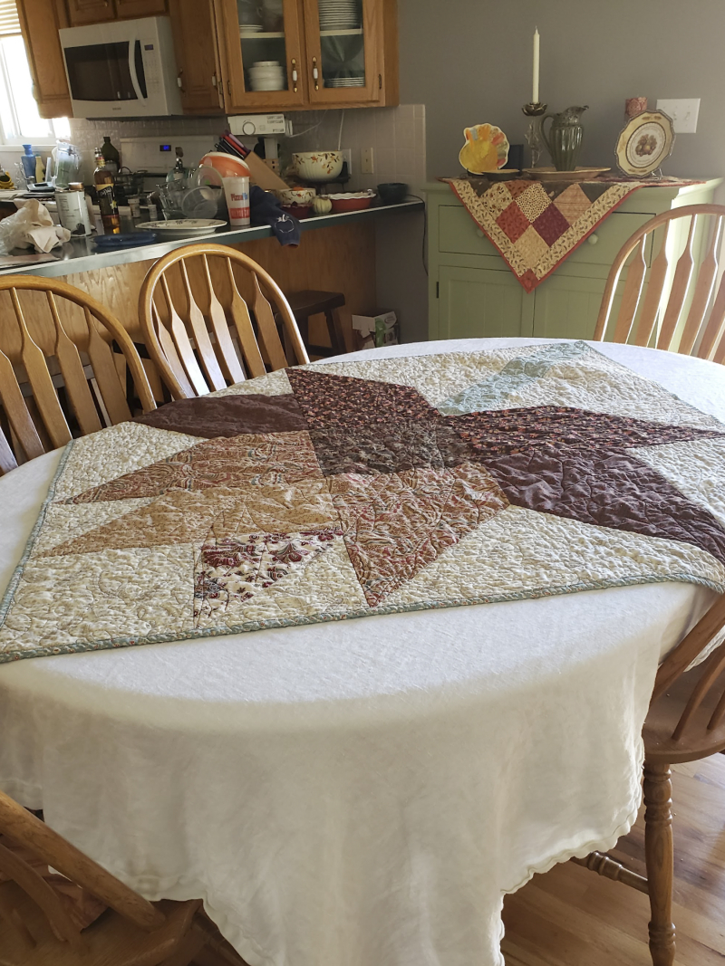 Fall leaf table quilt kitchen Fall leaf table quilt kitchen